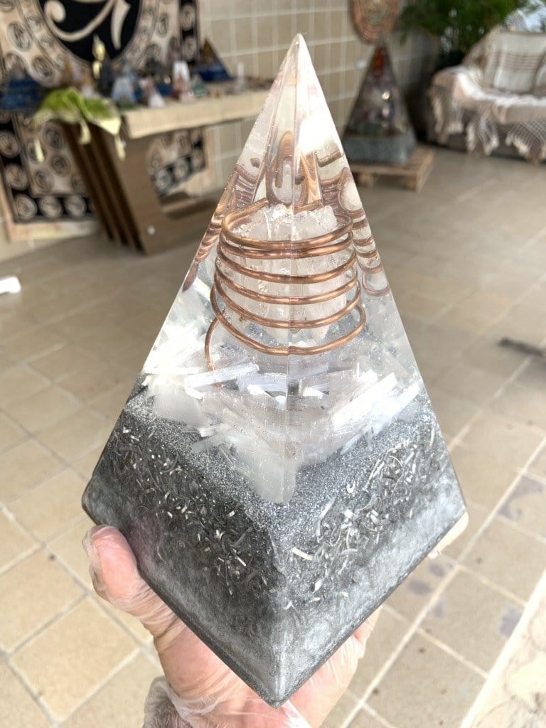 Selenite Anani Pyramid | Energy Grid Builder